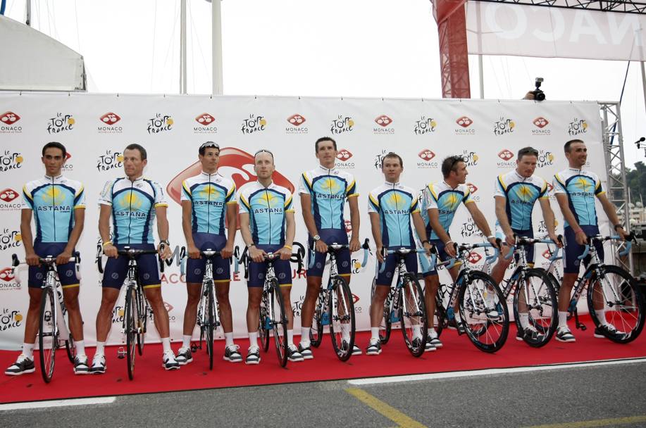 L&#39;Astana si presenta al Tour 2009 con Contador e Armstrong tra le sue fila. Bettini